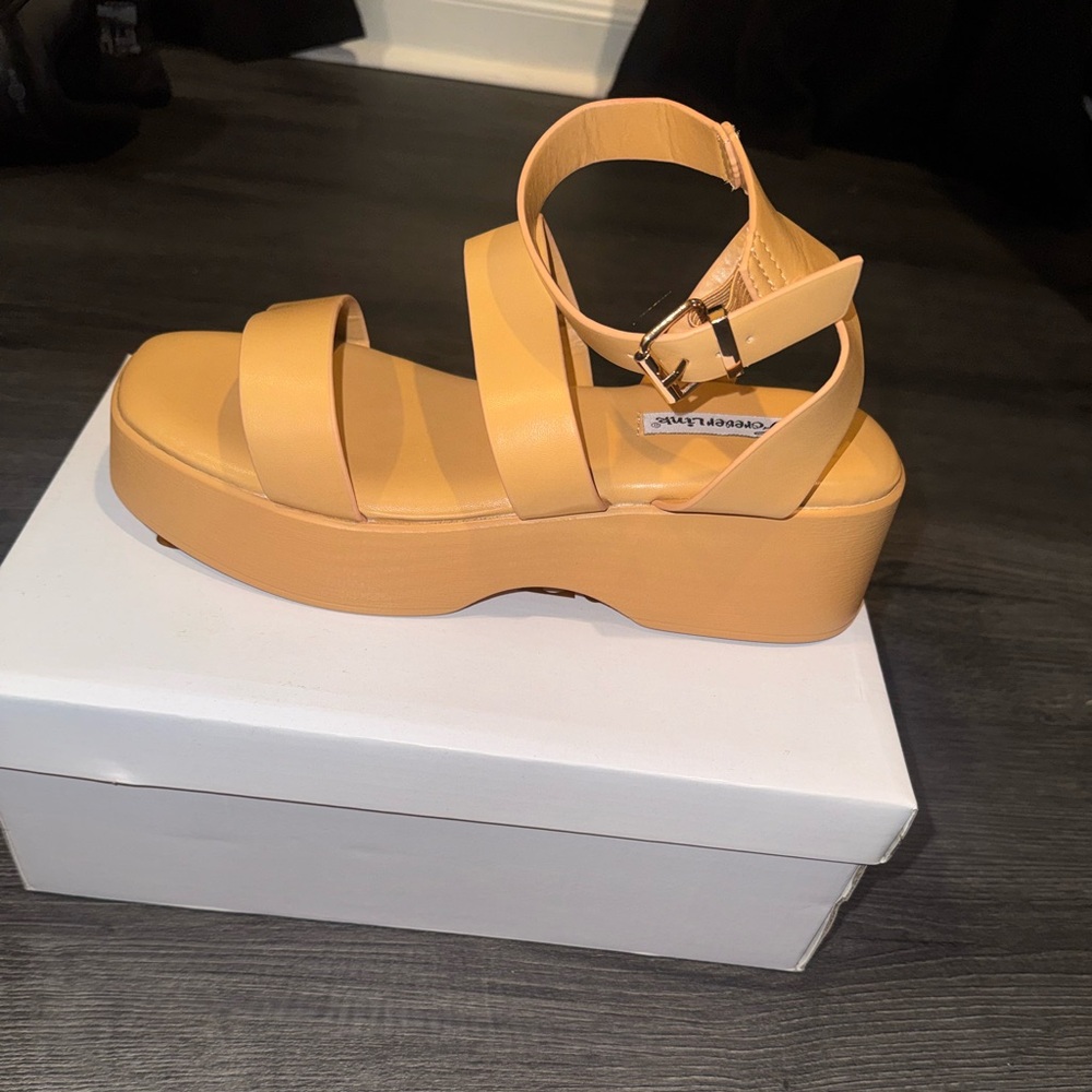 Forever Link Women's tan Platform Sandals